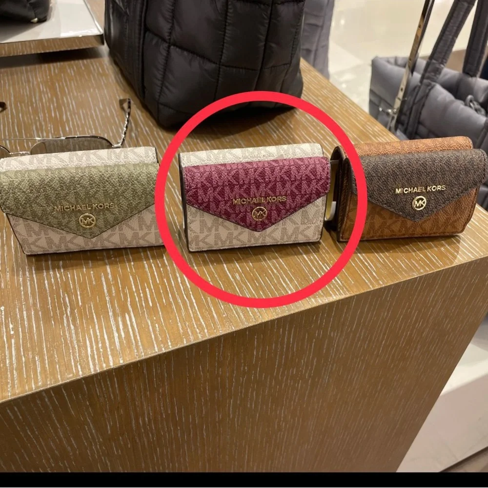 MICHAEL KORS COIN PURSE - Picture 2 of 7